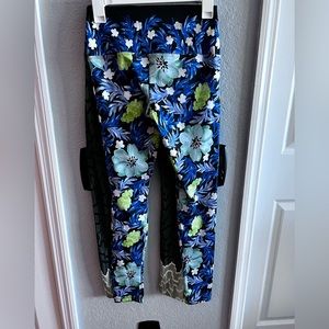 (2) pairs OM yoga pants size SM. Cute like new.